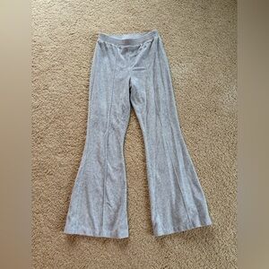 Aerie Corduroy Flare Pants
Gray
Size Small
Very cute